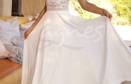 studioagnes_svatebni-saty-krajkove-spagetova-raminka-vystrih-v-tylova-splyvava-sukne-svatba-v-kostele-prirode-LONDYN-B_web